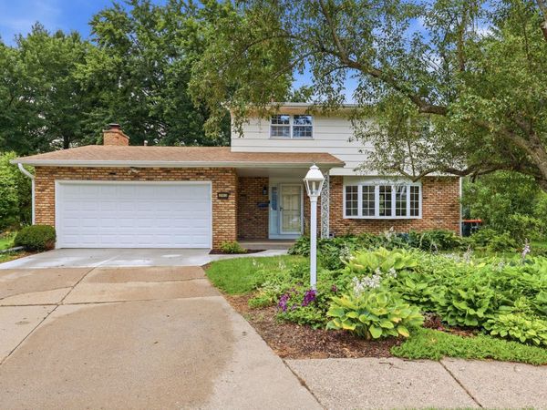 2903 Woodland Court, Davenport, IA 52803