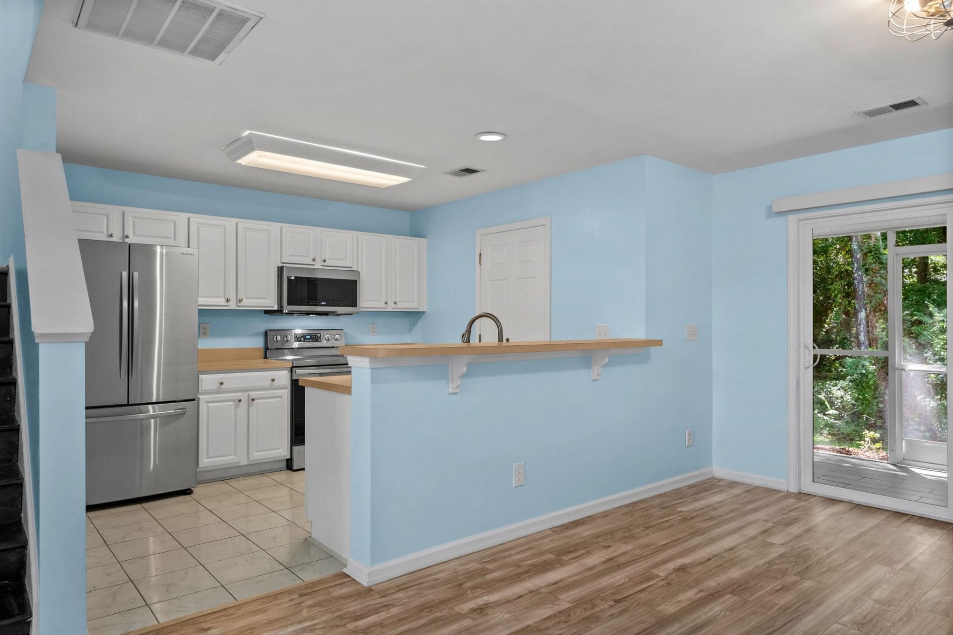 1096 Harvest Circle  Photo 11