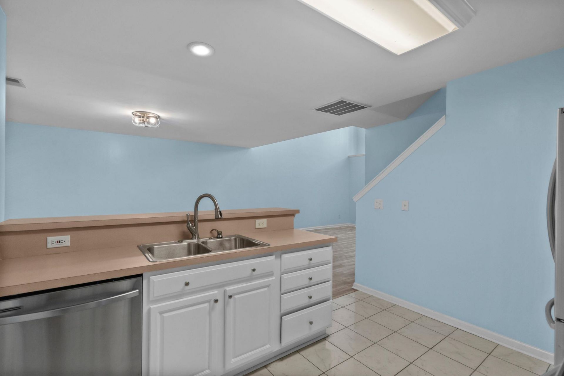 1096 Harvest Circle  Photo 16