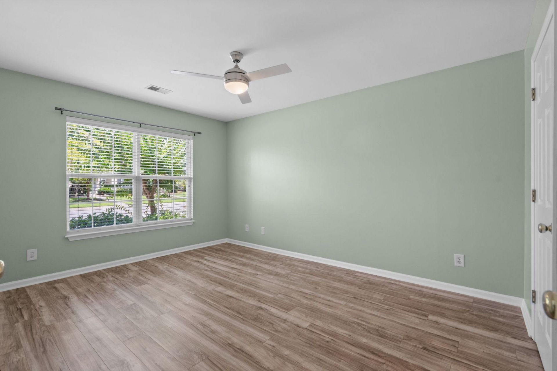 1096 Harvest Circle  Photo 21