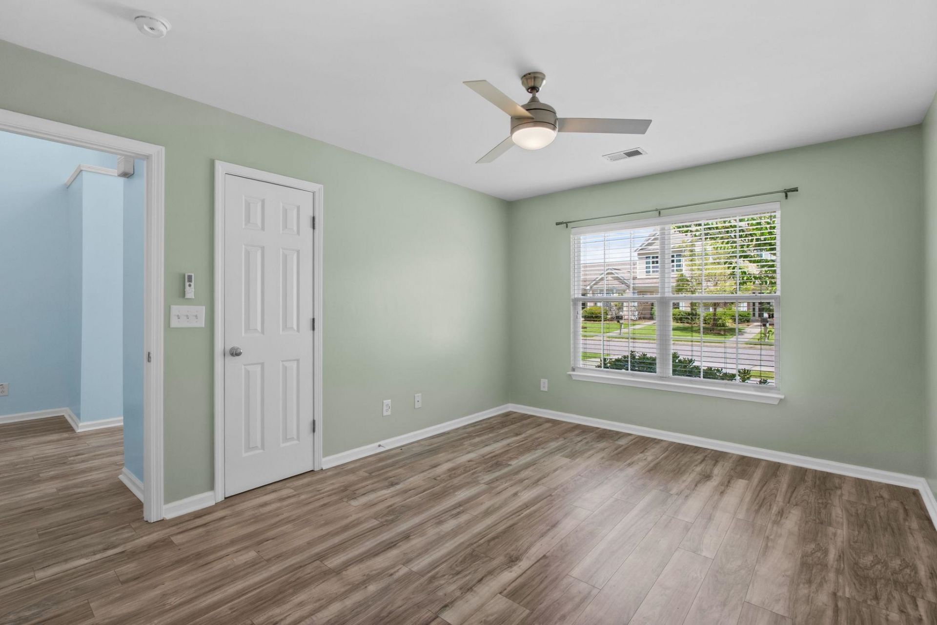 1096 Harvest Circle  Photo 22