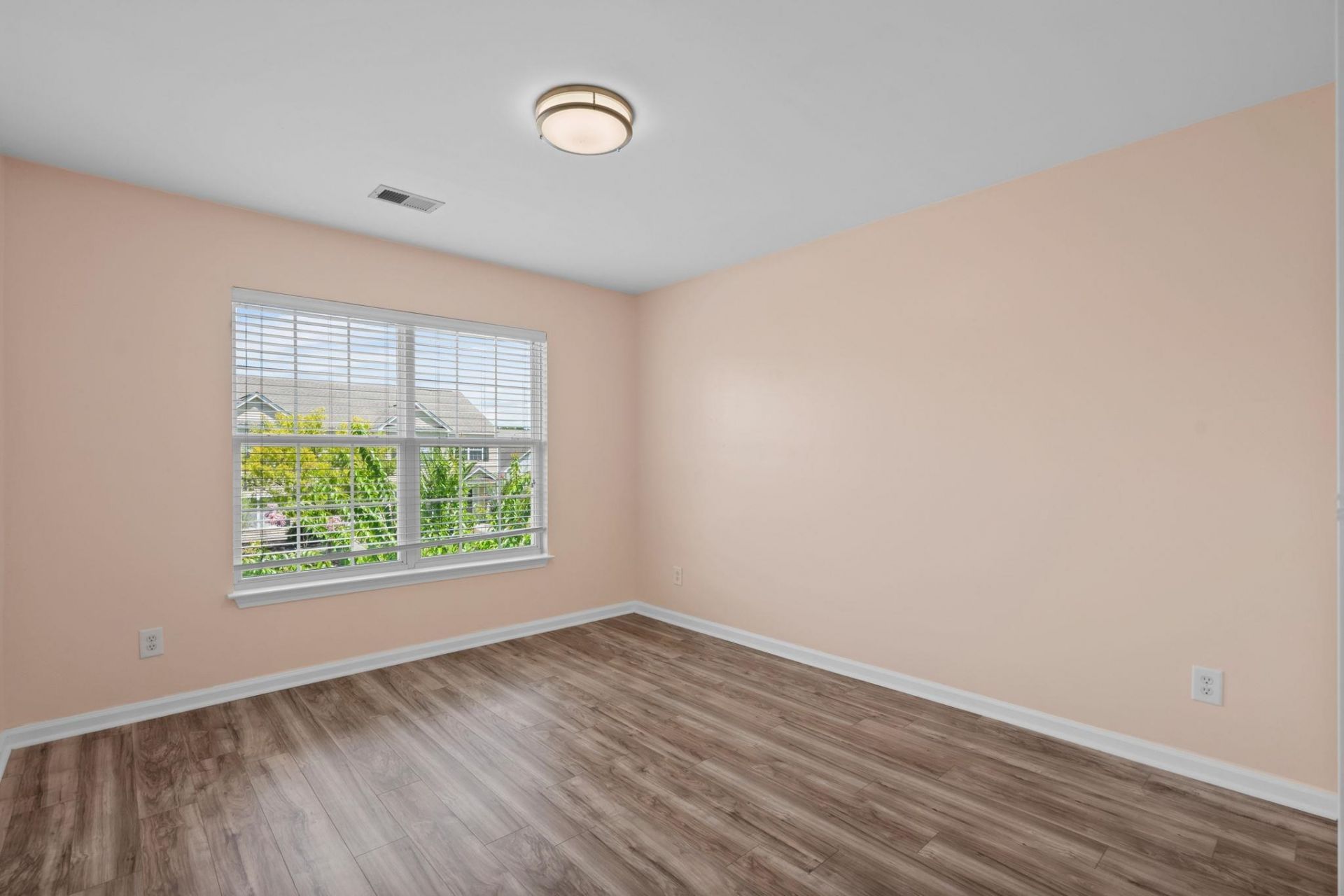1096 Harvest Circle  Photo 28