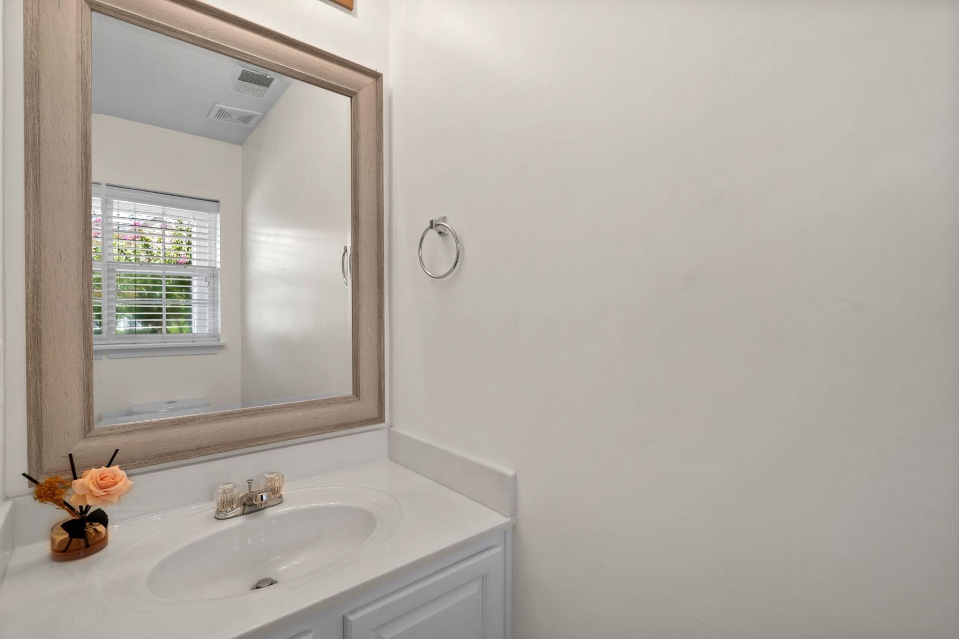 1096 Harvest Circle  Photo 31