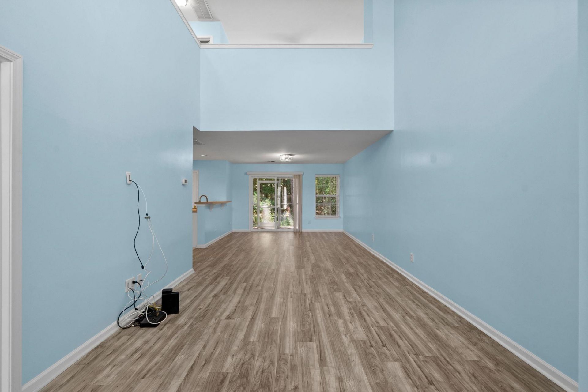 1096 Harvest Circle  Photo 4