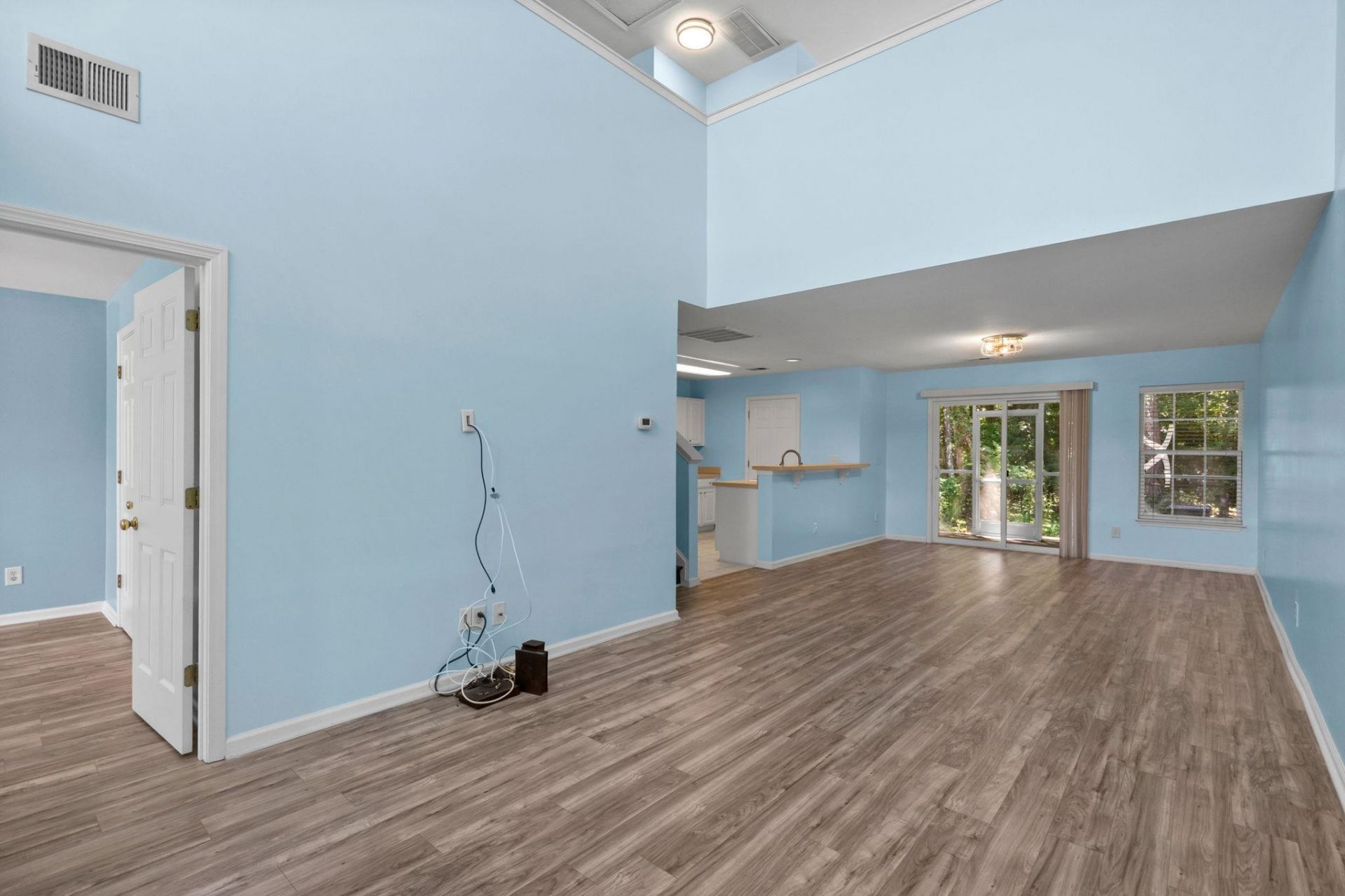 1096 Harvest Circle  Photo 7