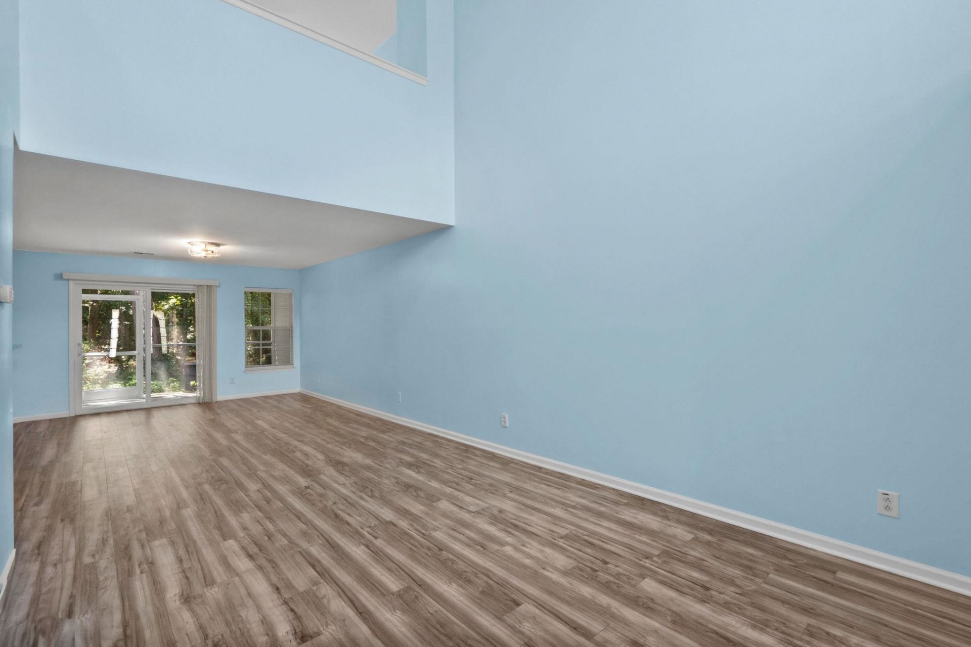1096 Harvest Circle  Photo 8