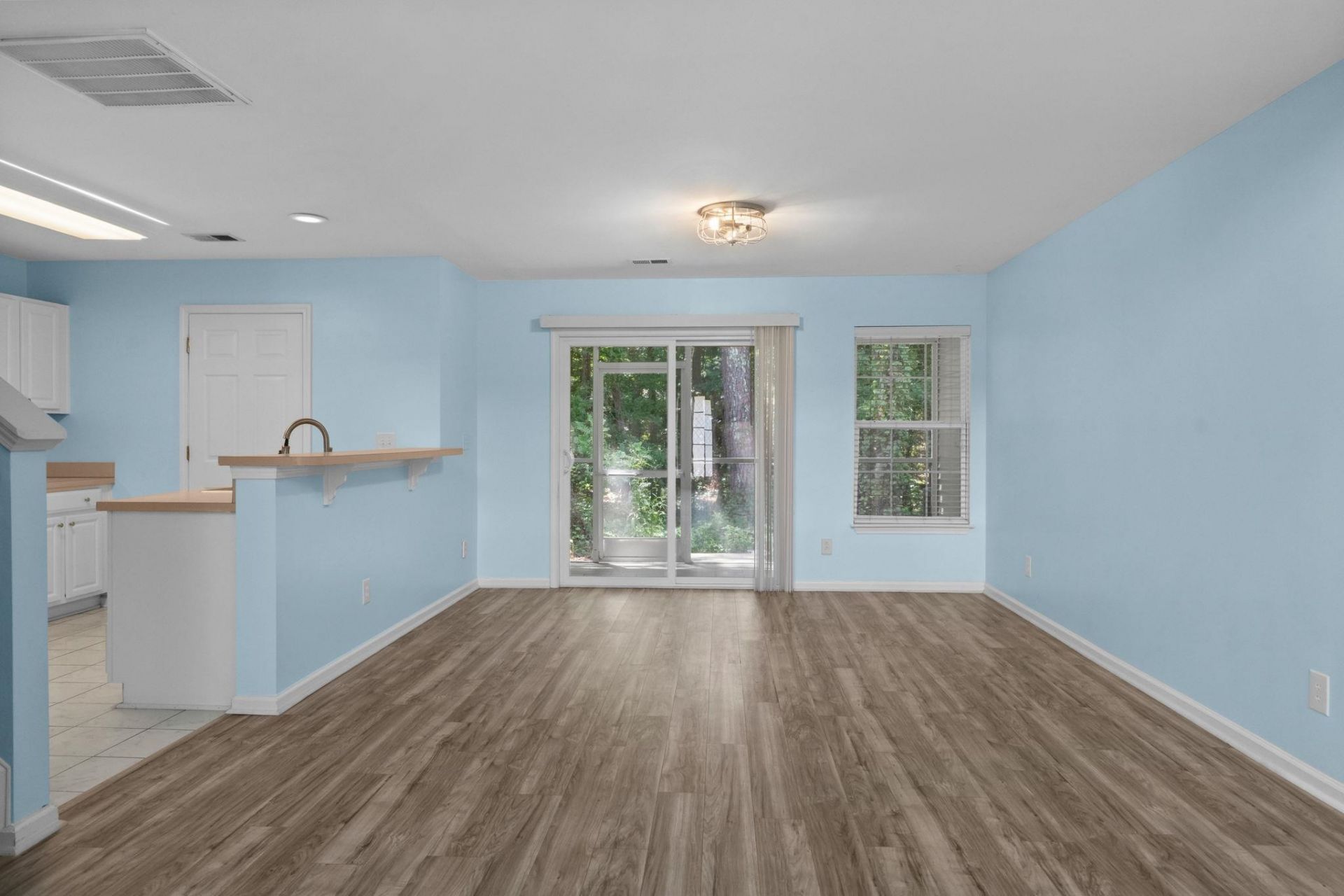 1096 Harvest Circle  Photo 9