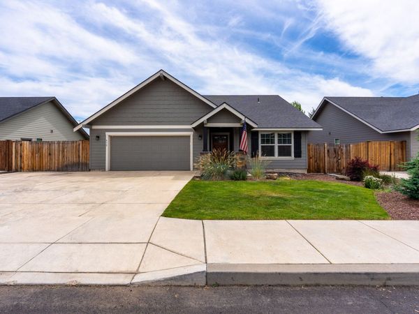 432 NE Oak Avenue, Redmond, OR 97756