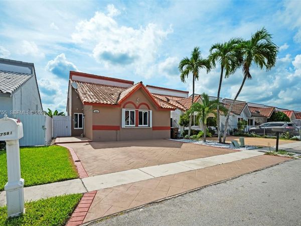 7581 W 29th Way, Hialeah, FL 33018