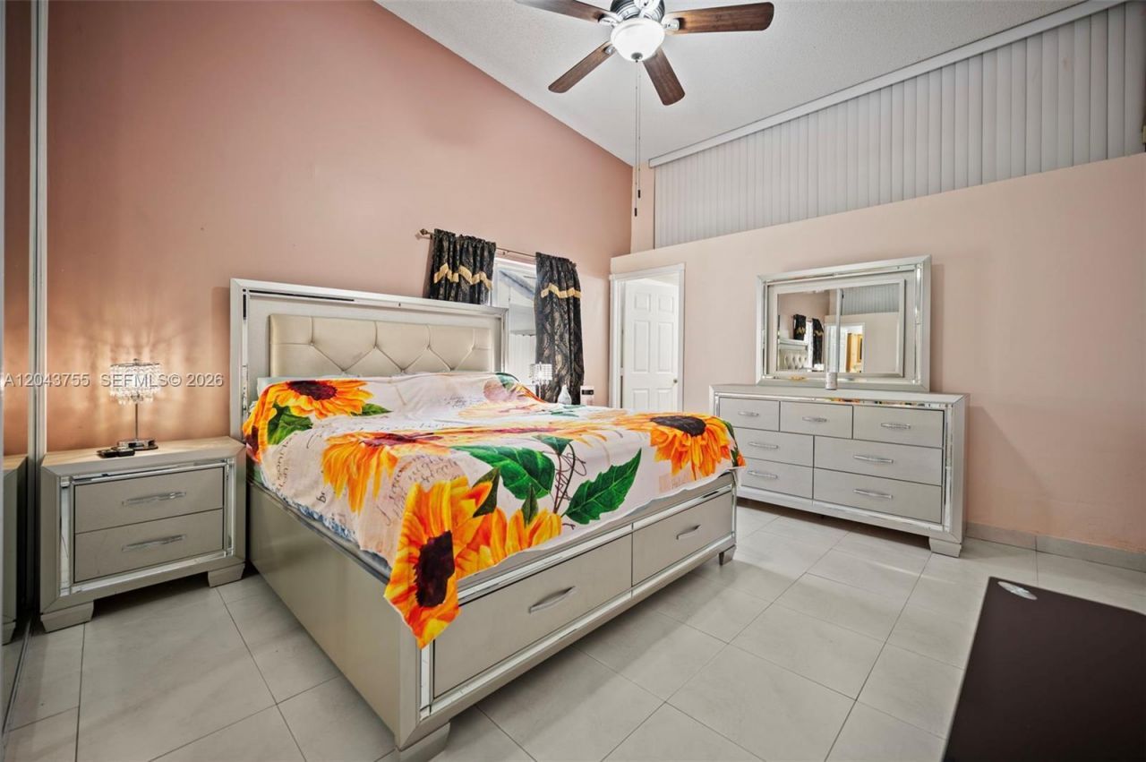 7581 W 29th Way , Hialeah, FL 33018 Photo
