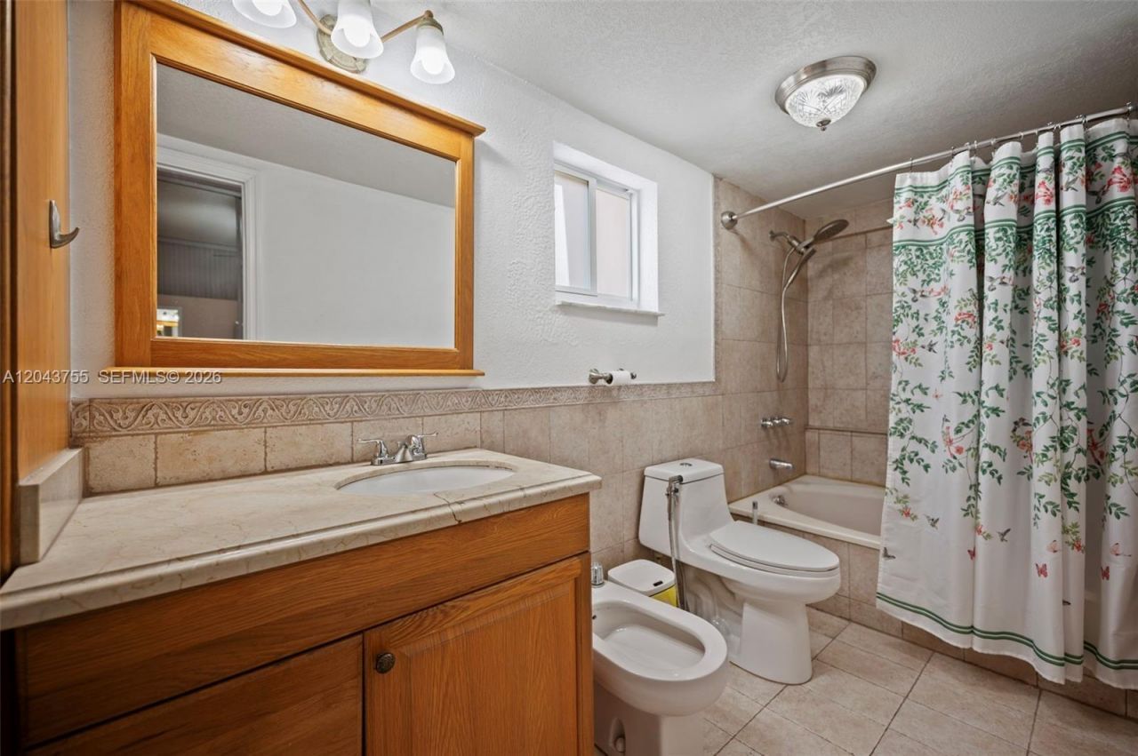 7581 W 29th Way, Hialeah, FL 33018 Photo