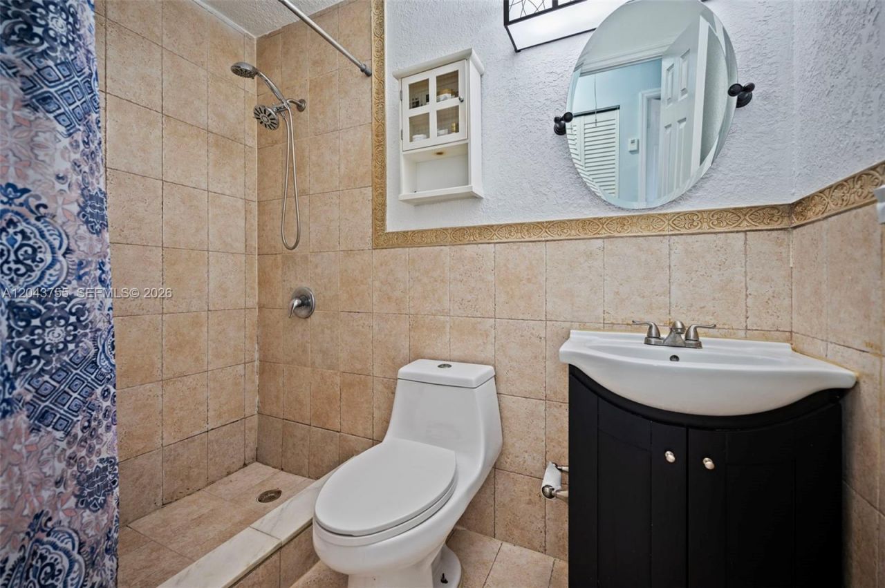 7581 W 29th Way, Hialeah, FL 33018 Photo