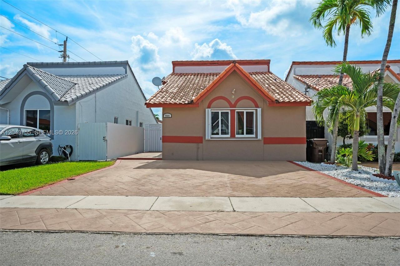7581 W 29th Way, Hialeah, FL 33018 Photo