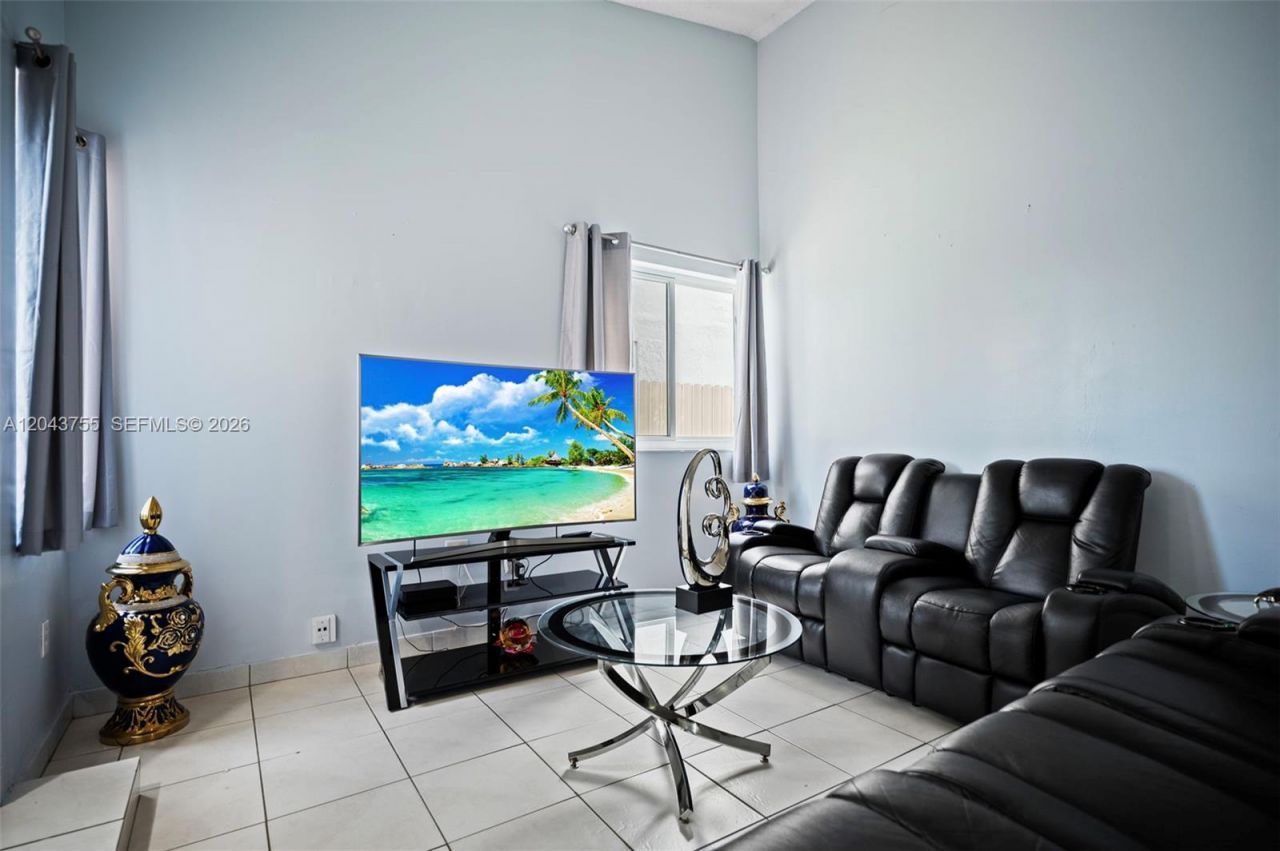 7581 W 29th Way, Hialeah, FL 33018 Photo