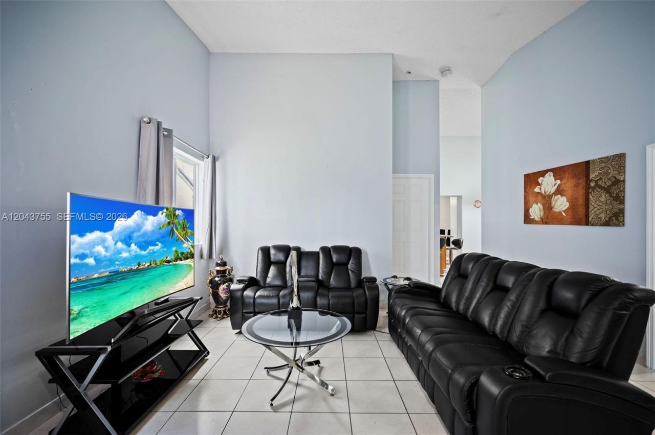 7581 W 29th Way, Hialeah, FL 33018 Photo