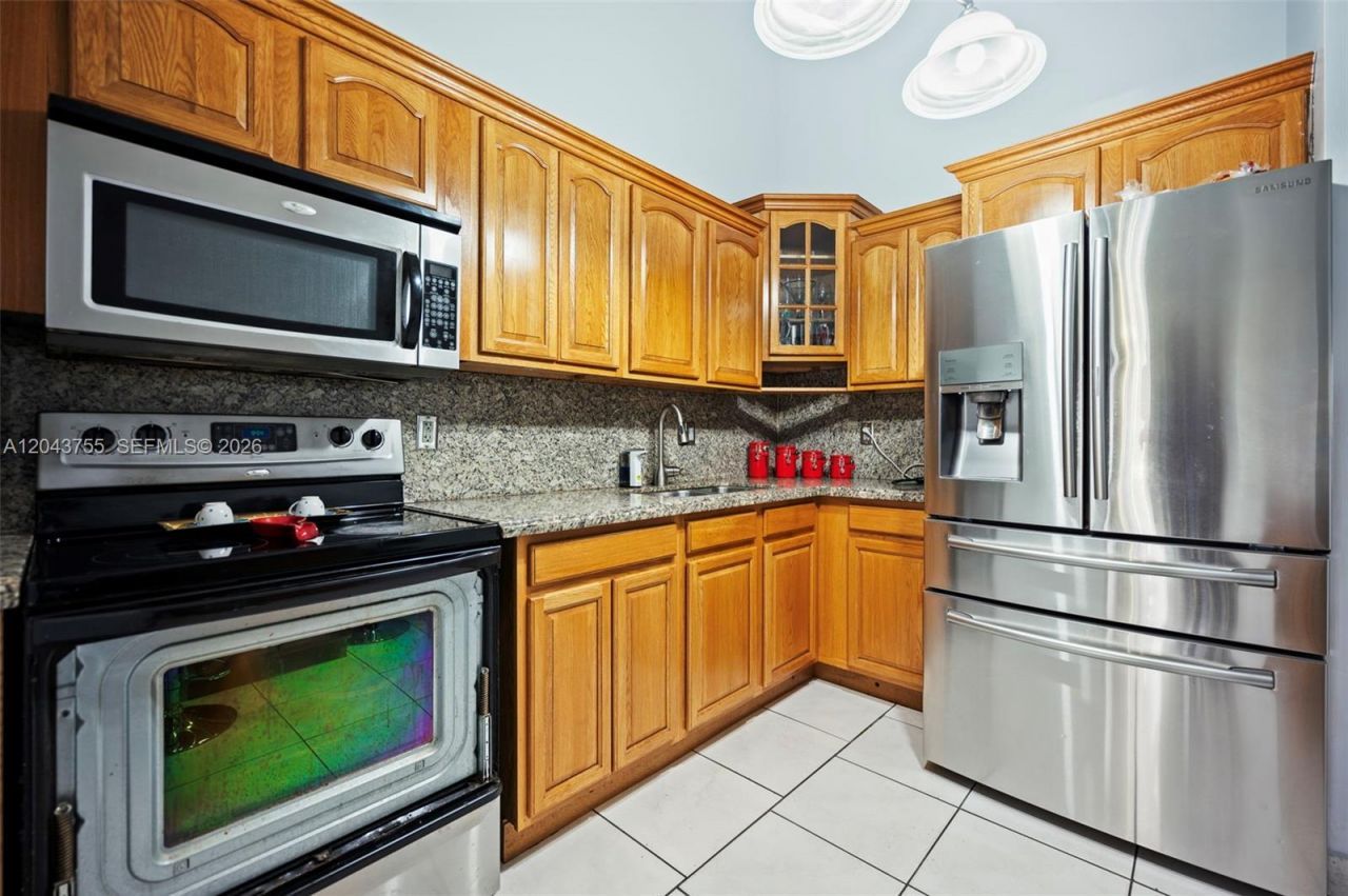 7581 W 29th Way, Hialeah, FL 33018 Photo