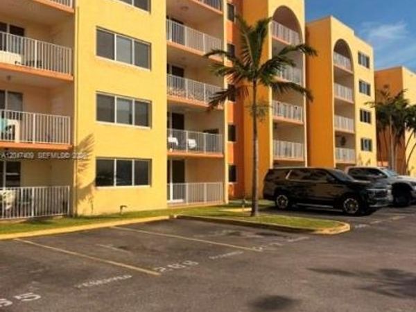 6930 Miami Gardens Dr , Unit 1-517, Hialeah, FL 33015