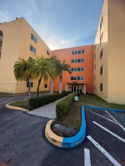 6930 Miami Gardens Dr , Unit 1-517, Hialeah, FL 33015 Photo