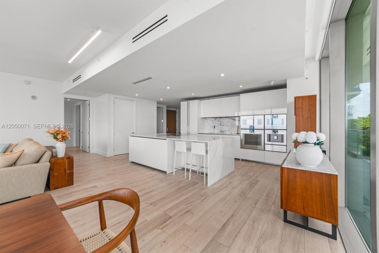 10203 Collins Ave, Unit 401, Bal Harbour, FL 33154 Photo