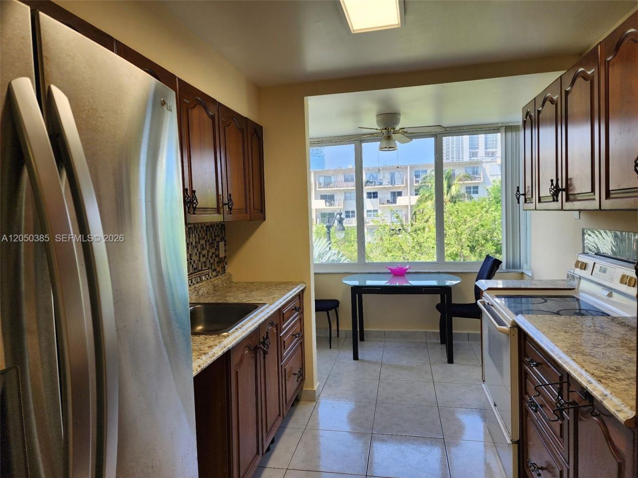 250 180th Dr , Unit 301, Sunny Isles Beach, FL 33160 Photo