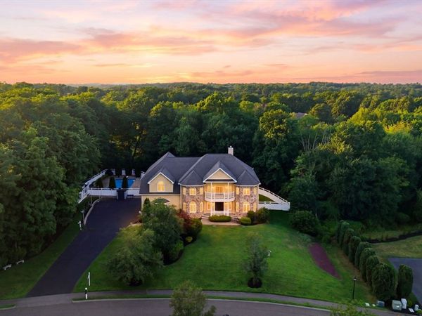 2 Bridle Path, Lynnfield, MA 01940
