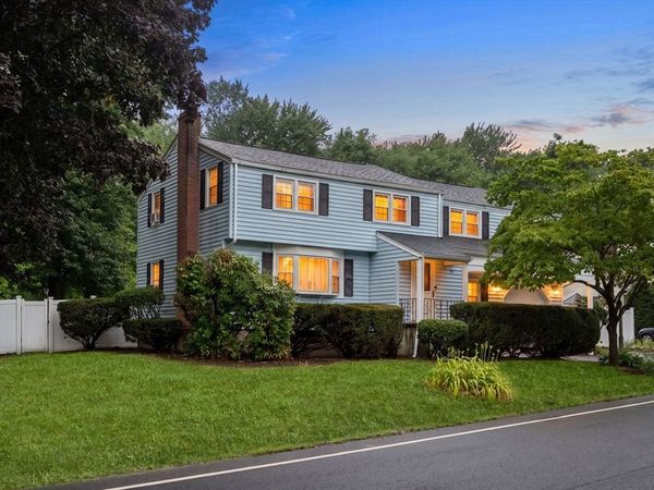 10 Locust Street, Burlington, MA 01803