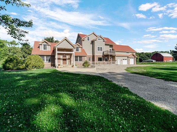 7692 N Emery Road, Rolling Prairie, IN 46371