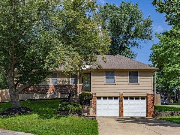 1308 S Apache Court, Olathe, KS 66062
