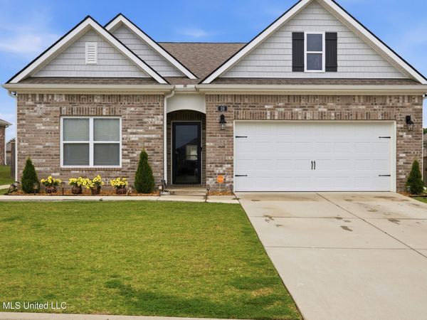 28 Twin Lakes Drive, Byhalia, MS 38611