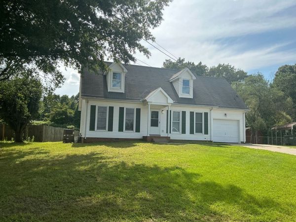 910 Dolphin Ln, Clarksville, TN 37043