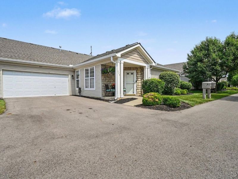 329 Bending Branch Lane, Miamisburg, OH 45342 Photo 2