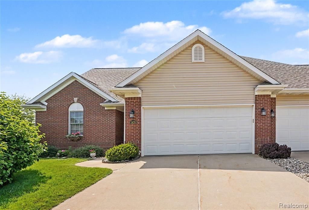 5478 Red Oak Court, Fenton Township, MI 48451 Main Photo