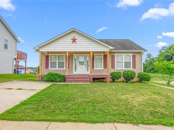 4025 Gloria Ridge , Winston-Salem, NC 27107