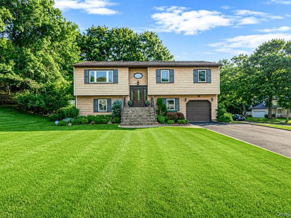 37 Oak Forest Drive, Islandia, NY 11749