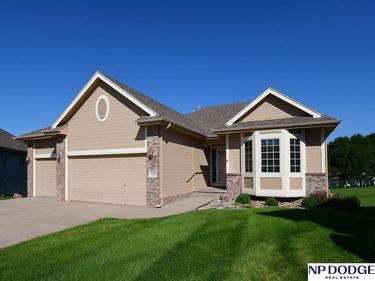9522 Valley Road Circle, La Vista, NE 68128