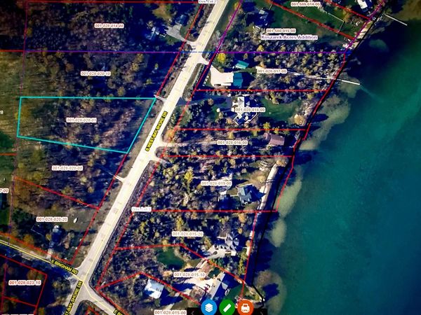 3 Bayshore Drive SW, Traverse City, MI 49684