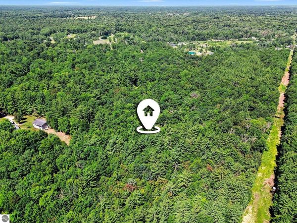 1310 New Pine Trail W, Sanford, MI 48657