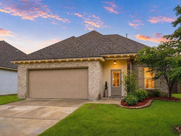 14451 Sterling Oaks Dr, Gonzales, LA 70737