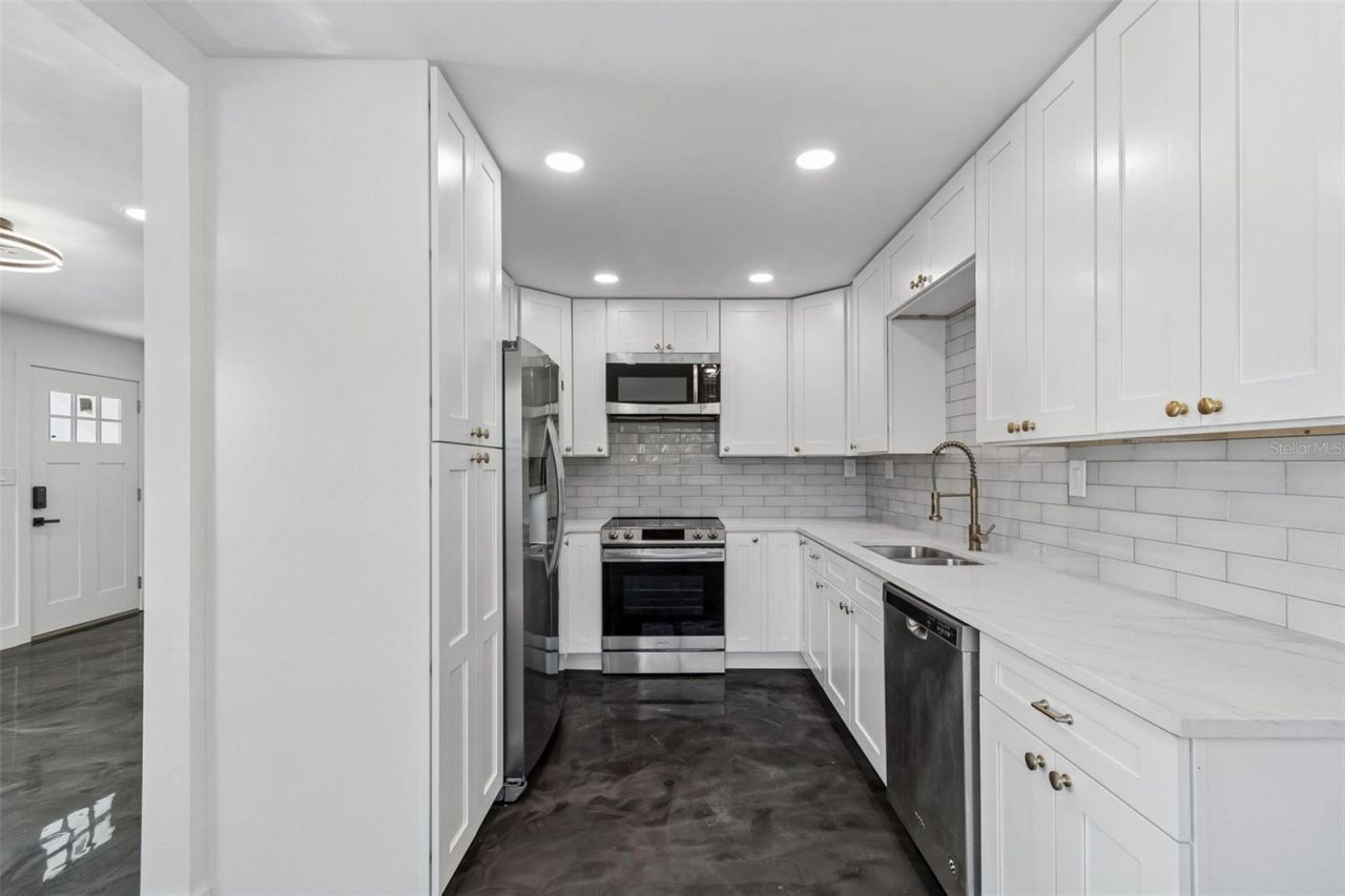 4125 Grove, Saint Petersburg, FL 33705 Photo