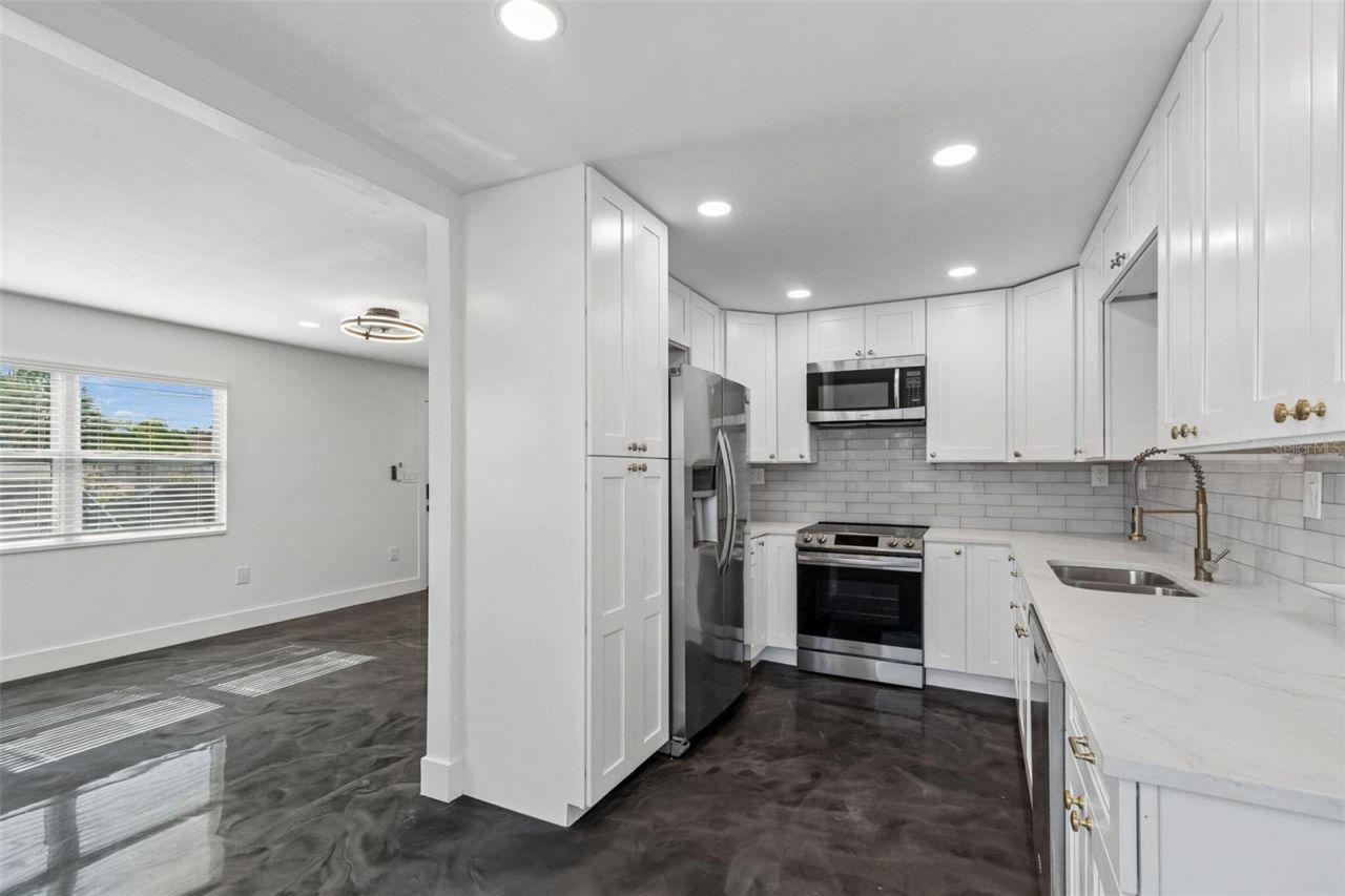 4125 Grove, Saint Petersburg, FL 33705 Photo