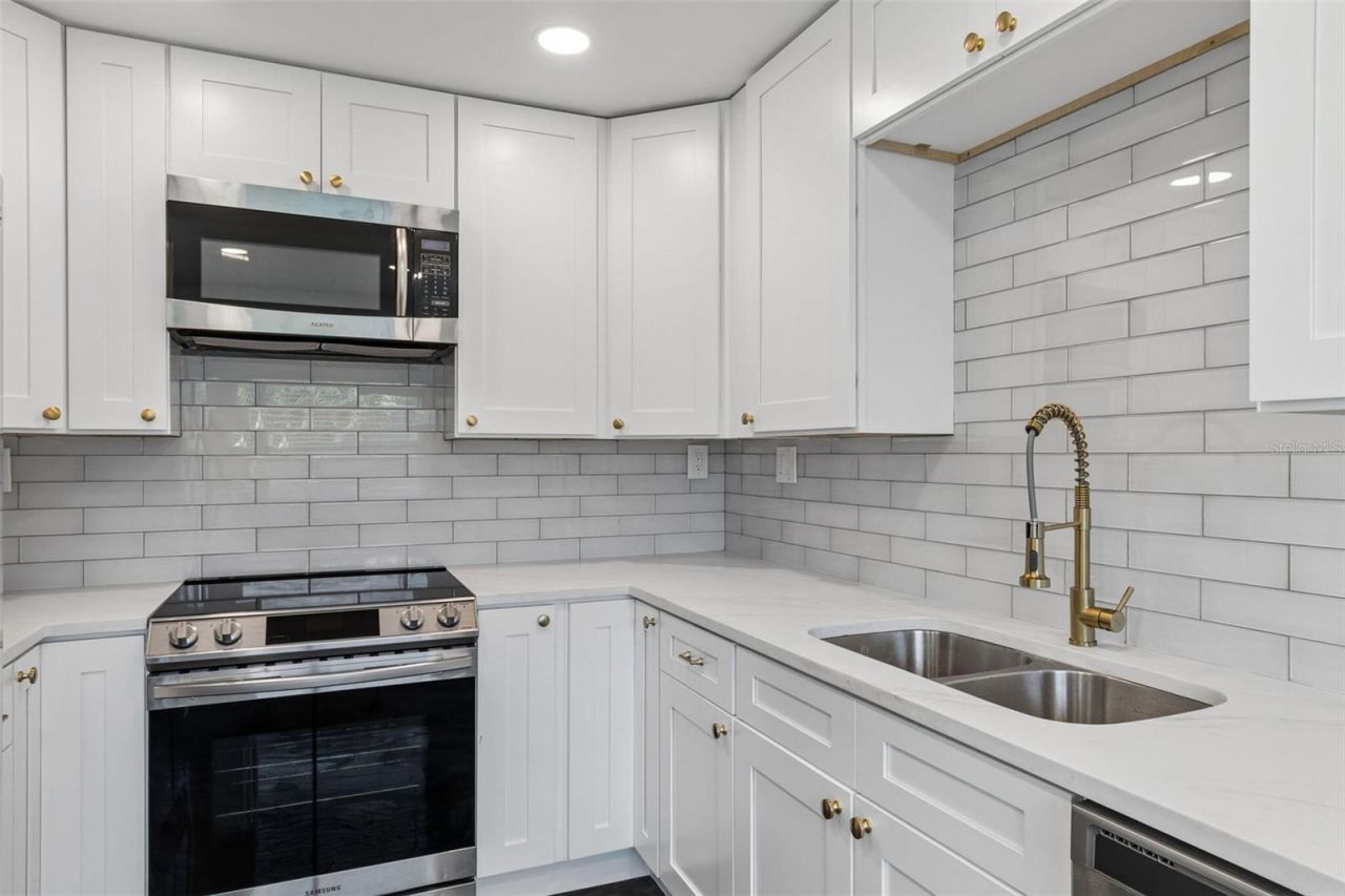 4125 Grove, Saint Petersburg, FL 33705 Photo