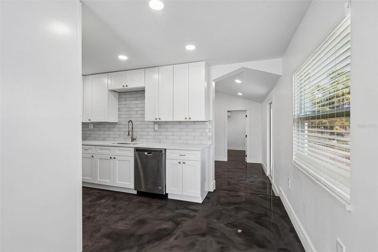 4125 Grove, Saint Petersburg, FL 33705 Photo