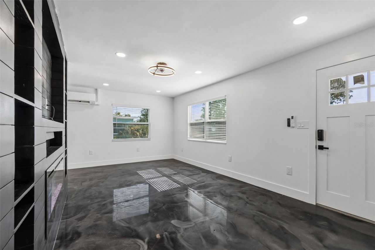4125 Grove, Saint Petersburg, FL 33705 Photo