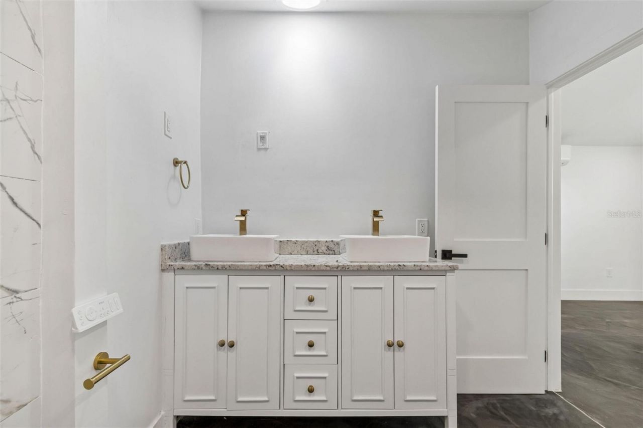 4125 Grove, Saint Petersburg, FL 33705 Photo