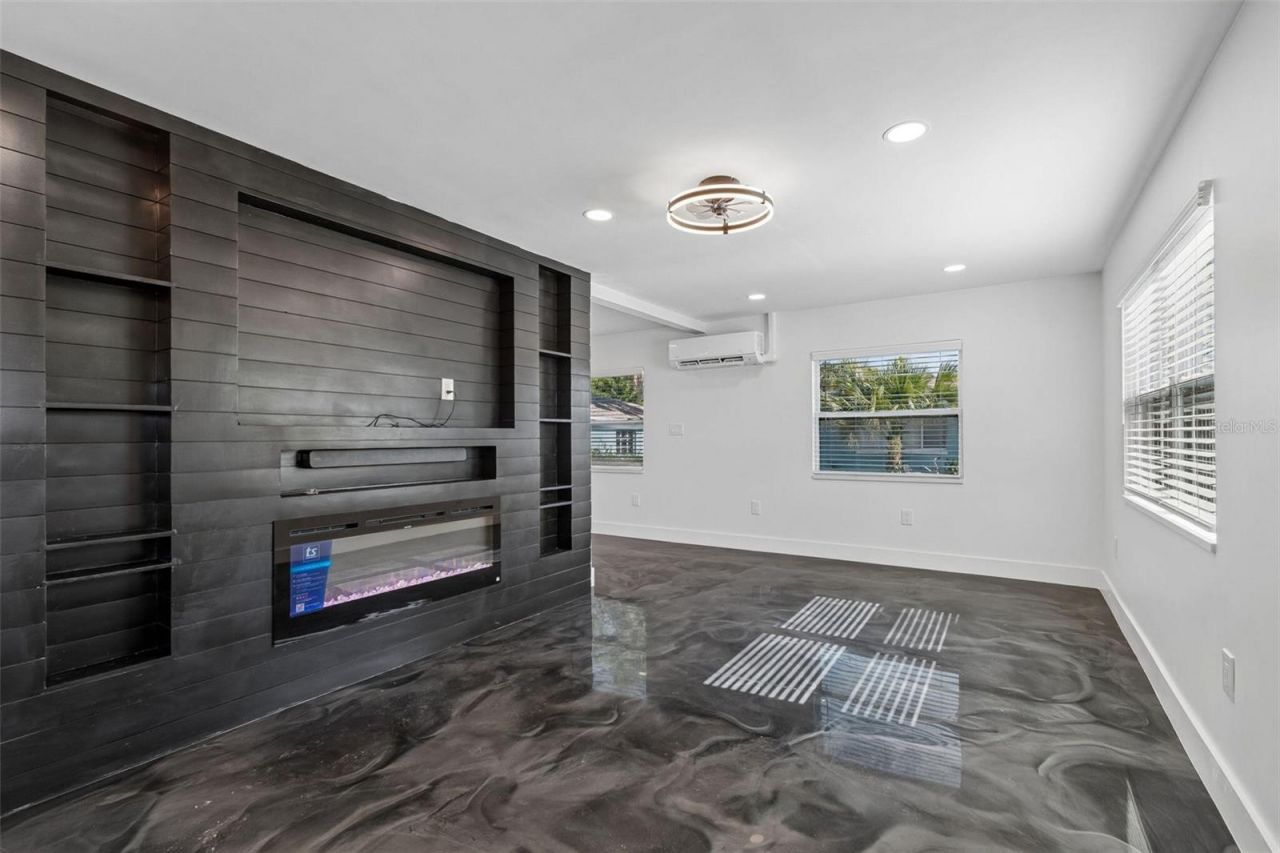 4125 Grove, Saint Petersburg, FL 33705 Photo
