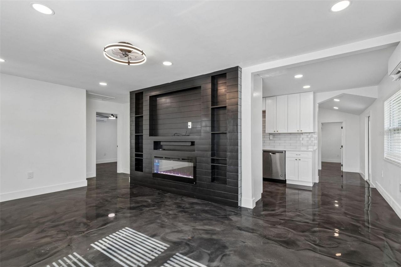 4125 Grove, Saint Petersburg, FL 33705 Photo