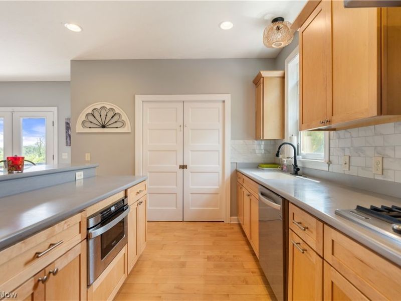 3990 Smith Kramer Street NE, Hartville, OH 44632 Photo 14