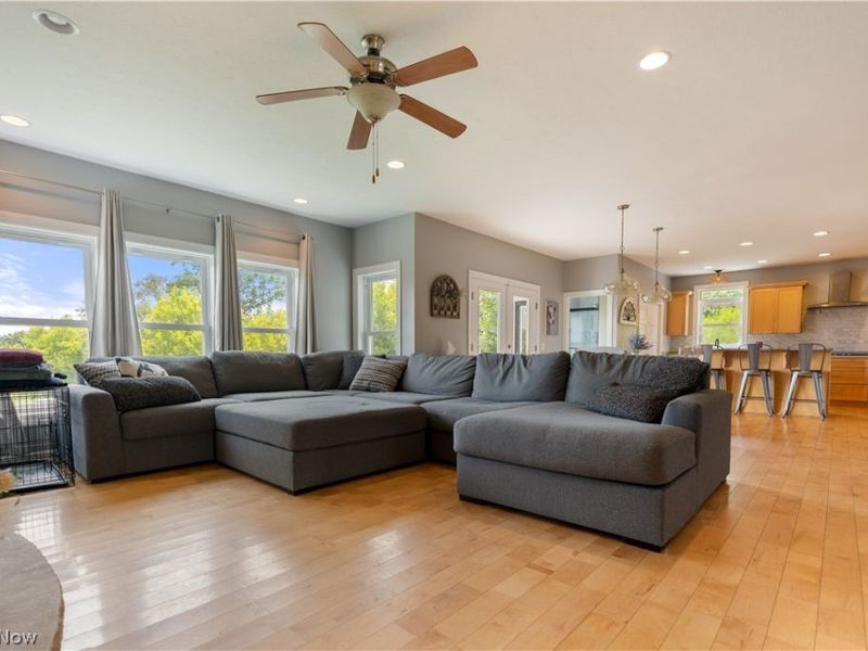 3990 Smith Kramer Street NE, Hartville, OH 44632 Photo 6
