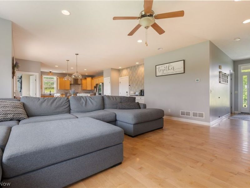 3990 Smith Kramer Street NE, Hartville, OH 44632 Photo 8