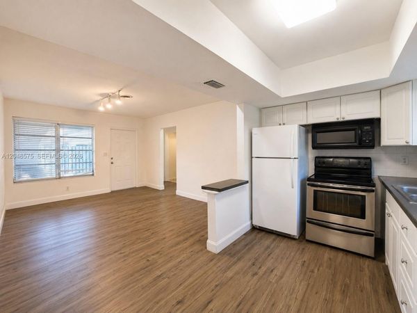 117 NE 30th Ct, Unit 2, Wilton Manors, FL 33334